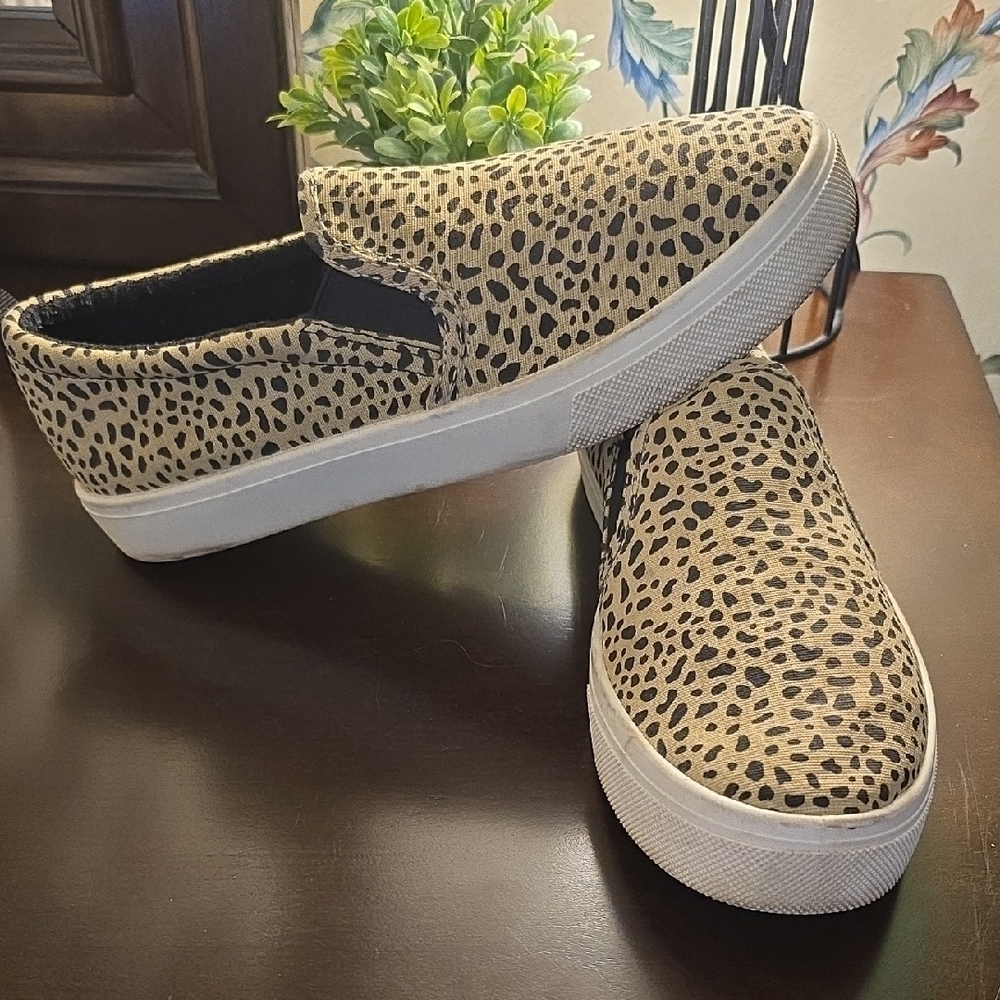 Skechers Leopard Print Flats Size 8
